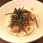 TORISOBA 雄 - 鷄コマ丼。
            コマ切れの鷄チャーシュー丼とのこと。150円。
