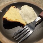 GOOD MORNING CAFE NOWADAYS - ランチセットに付けられるミニケーキ　私はミニバスクチーズケーキ