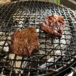 大衆肉酒場 こだわり米 匠 - 肉汁が滴り落ちる
