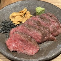 大衆肉酒場 こだわり米 匠 - S級塊焼肉、見ての通り見事なビジュアル、食べてなお素晴らしい。食べ方選べて、これは、ありのまま、で。