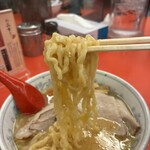赤湯ラーメン 龍上海 赤湯本店 - 太縮れ麺