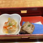 磯ぎよし - 小鉢２種　はちょっと数合わせ的