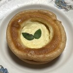 くらすわベーカリー - 濃厚クリームのブリオッシュ@333円＋税