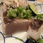 季節料理かたやま - 炙った鰆のアップ✨
            レアな炙り加減は鮮度の良き証!(´▽｀)✨✨