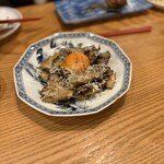 炉端ト酒 舌心 - 卵黄とチーズでカルボナーラ風に 舞茸の炭焼き