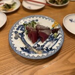 炉端ト酒 舌心 - カツオの藁焼き刺身