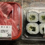 角上魚類 - 料理写真:鉄火丼(中トロ)¥800、涙巻(わさび)¥250