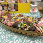 みなと市場 小松鮪専門店 - 小松鮪専門店の豪華刺身舟盛