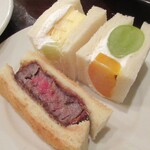 コーヒーショップ ヤマモト 下鴨店 - 取り分け皿にのせて