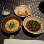 瀬里奈 - おろしニンニクとポン酢、ゴマだれ、ピリ辛だれのしゃぶしゃぶのたれ3点です。