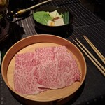 瀬里奈 - 埼玉県産の特選牛A5リブロースのしゃぶしゃぶ肉と、野菜の2ショットです。