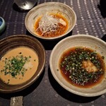 瀬里奈 - おろしニンニクを入れたしゃぶしゃぶのポン酢、ゴマだれ、ピリ辛だれの3点です。