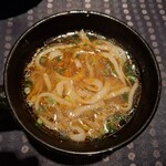 瀬里奈 - しゃぶしゃぶのスープで調理した水沢うどんに、ポン酢とピリ辛だれを入れたものです。