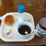 ポンド - 料理写真:モーニングサービス ブレンドコーヒー