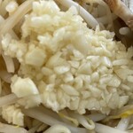 ラーメン もっけだの - 『朝食セット(ラーメン野菜マシマシ・ライス大)』のニンニク