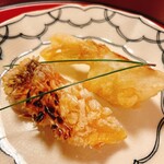 東京 芝 とうふ屋うかい - 天ぷら、カブの天ぷら初めて！！タイのウロコが食べられるのも知らなかったです。クリスピーで美味しい！