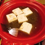 東京 芝 とうふ屋うかい - 翁豆腐。朧昆布をおじいちゃんのお髭に見たてて、らしいですよ。出汁の味が染み入る幸せな柔らかさ