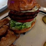 ザ・コーナー ハンバーガー＆サルーン - エッグ　ベーコン追加