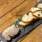 BARBA - レバーパテとバゲット