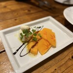 BARBA - 柿とブラータチーズのカプレーゼ