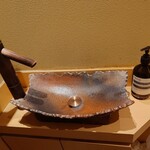 覚王山とんかつ わだ福 - ハンドソープはイソップ！