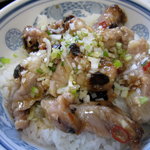 広東名菜 翡翠軒 - セットの片割れである豚肉黒豆味噌丼