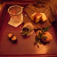 山城屋庄蔵 - 八寸…オムレツ出汁巻き 赤味噌デミグラスソース、姫サザエのエスカルゴバター焼き。などなど…