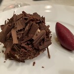 フランス料理 タンモア - ノール・リール　マロンとミルクティのメルベイユ、カシスと赤ワインのソルベ