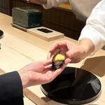 くるますし - 渡り蟹の軍艦を手渡しで♪