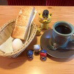 コメダ珈琲店 - 料理写真:アメリカン　540円(税込)+山食トーストモーニング(無料サービス)