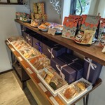洋菓子店 アンジュール - 焼き菓子などもありました。