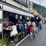 亀清 - いつもの事ながらめちゃ並んでる