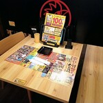 鳥貴族 - テーブル席