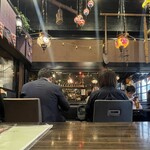 スパイス研究所MAD CHEFs - 店内の天井が高い