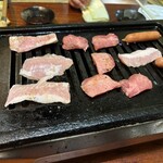 不器用に生きた軌跡の果てに - 豚トロ、タン、ウインナー