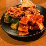 炭蔵 - キムチ盛り合わせ