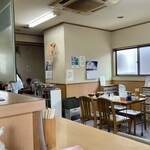 支那そば　たかはし - 店内の雰囲気