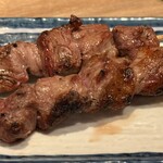 もつきむ - 【串焼き】
      ・焼き師厳選ホルモン串：ハラミだったかな？