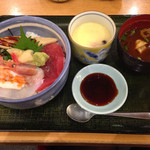 嘉文 - 海鮮丼 茶碗蒸しには、ホタテ、カニ爪、銀杏が！