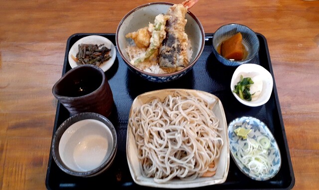 手打ちそば しげ庵（鶴岡）| 本格手打ちそばと季節の味覚を堪能