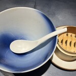 うずとかみなり - 有田焼の丼もお洒落です。ごちそうさまでした♪