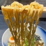 うずとかみなり - モチモチの中太縮れ麺