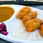 国産の若鶏 やきとりザンギNo.1 - スパイスカレー＋牡蠣フライ　テイクアウト