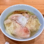 飯田商店 - わんたん入り塩チャーシュー麺