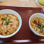 なか卯 - 料理写真:親子丼と坦々うどん。このうどんは無いわー