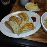 ど鉄板 なべきん 柳ヶ瀬 - 焼き餃子　　肉汁ブッシャーです(⁠◍⁠•⁠ᴗ⁠•⁠◍⁠)⁠❤