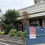 レストラン ヴァロリス - レストラン外観　入り口は、右側のホテルから