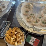 レストラン ヴァロリス - スモークサーモンのペースト　トースト添え