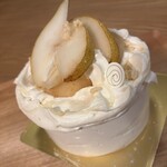 パティスリー リョーコ - 撮影したのがもう夜だったのでどこから撮っても照明の影が…！聖女のような清らかさを出したいのに！