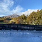 太平洋クラブ軽井沢リゾート - 朝食レストランからの浅間山